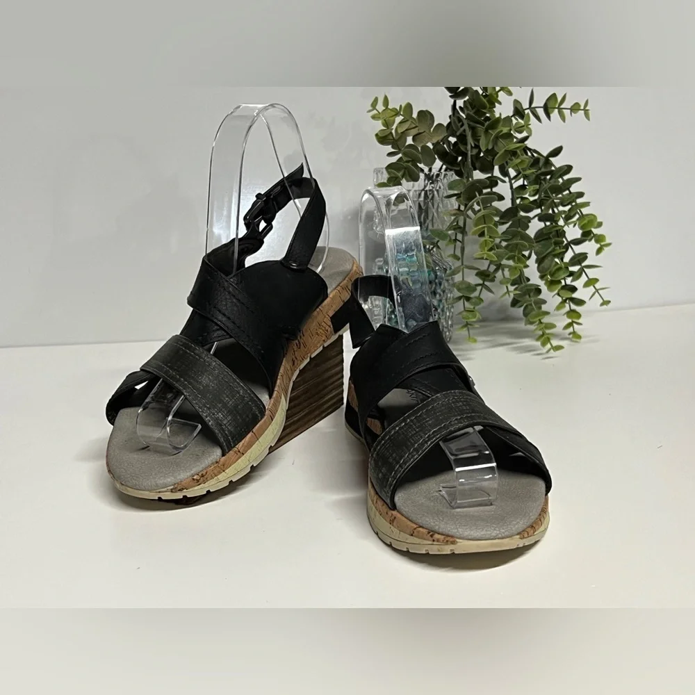 🛍️BEARPAW Black and gray SHELLI sling back sandals size 6.‎